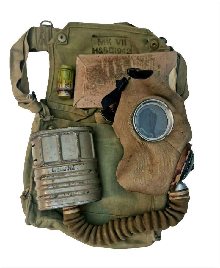 WW2 British MKV Respirator and Bag