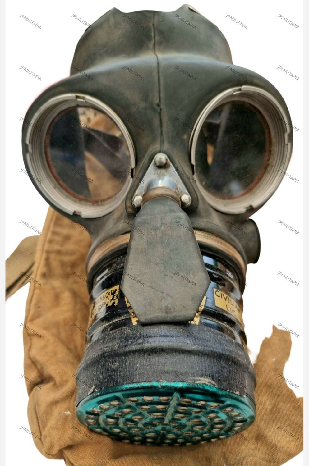 WW2 British Civil defence gas mask and bag