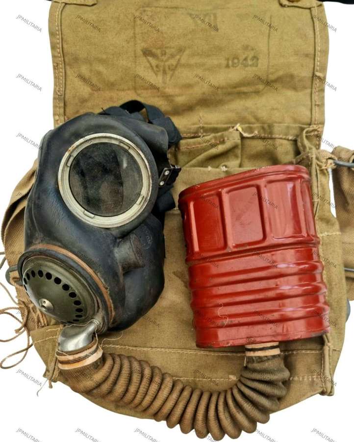 WW2 British MkV respirator and MKVII bag