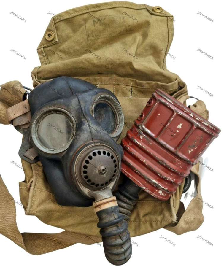 WW2 British MkV respirator and MkVII bag